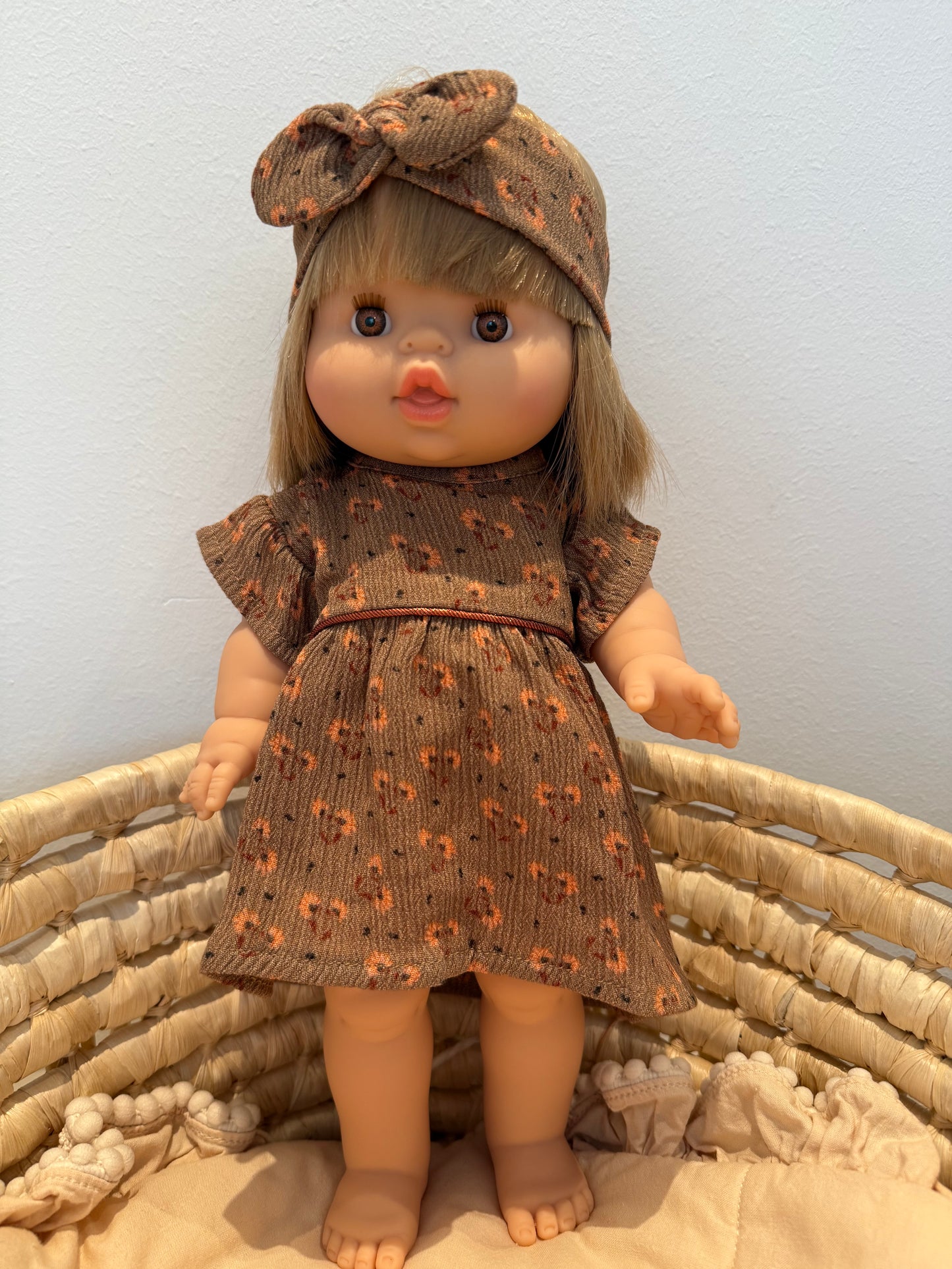 PUPPE Zoe - mit Kleid & Stirnband Braun