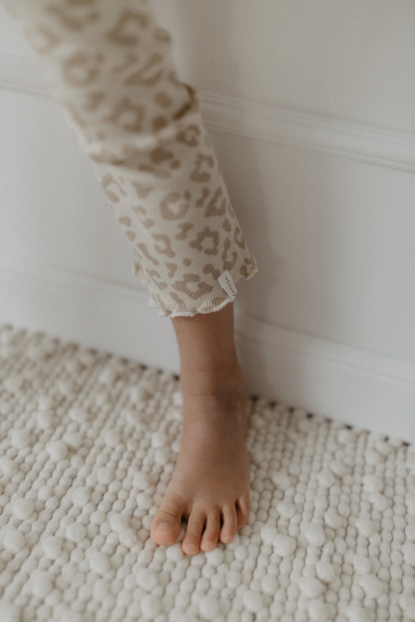SCHLAG-LEGGINGS 'LEO' MIT SCHLEIFE AUS BIO-BAUMWOLLE