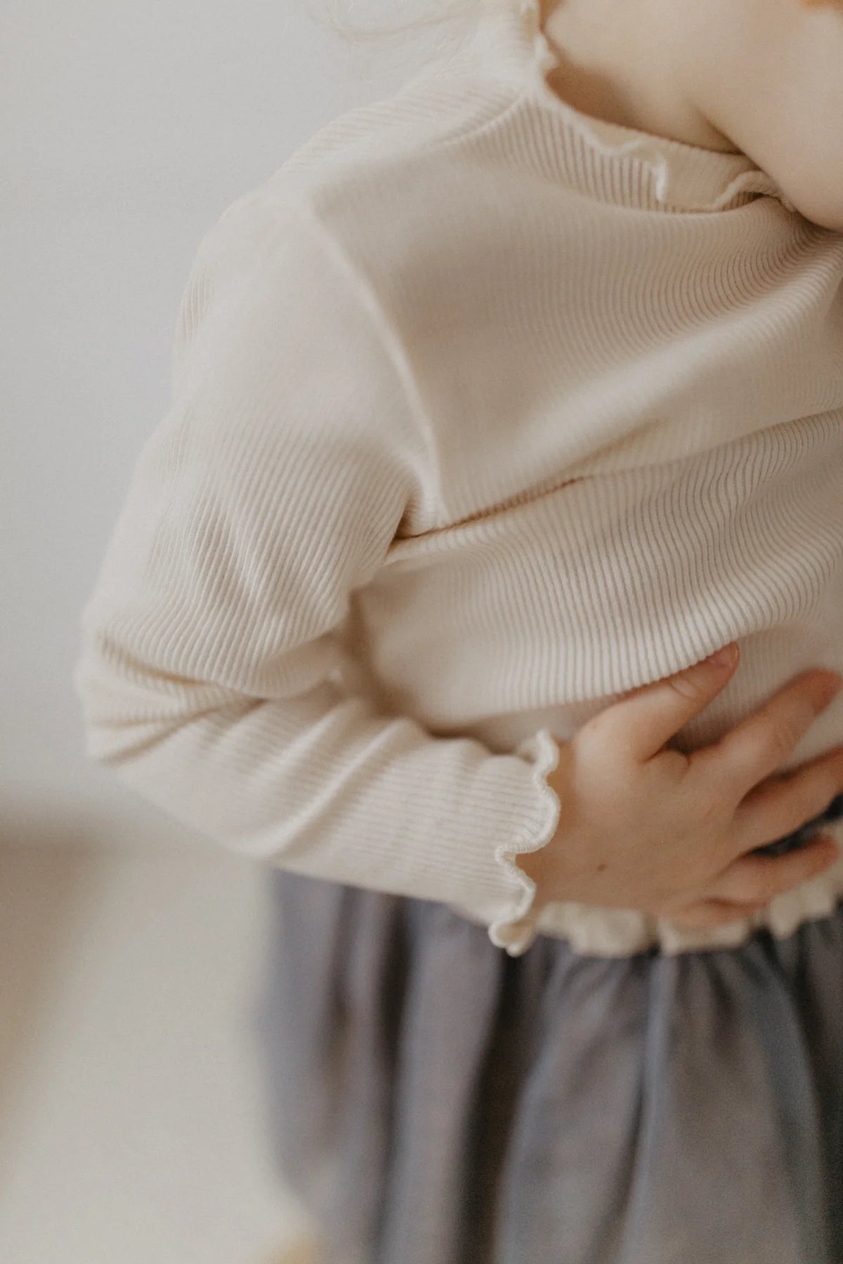 LONGSLEEVE 'LIGHT BEIGE' MIT HOHEM KRAGEN