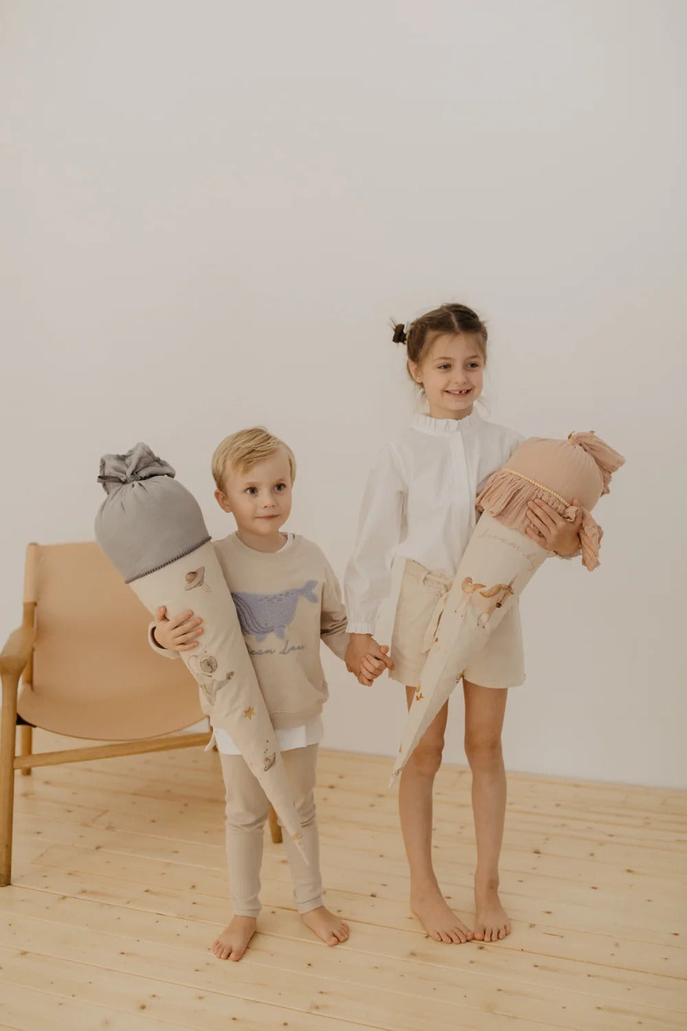 SCHULTÜTE GROSS "UNIVERSE" MIT PAPPKEGEL UND FÜLLKISSEN