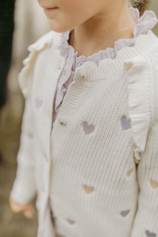 STRICKCARDIGAN MIT HERZCHEN-APPLIKATION
