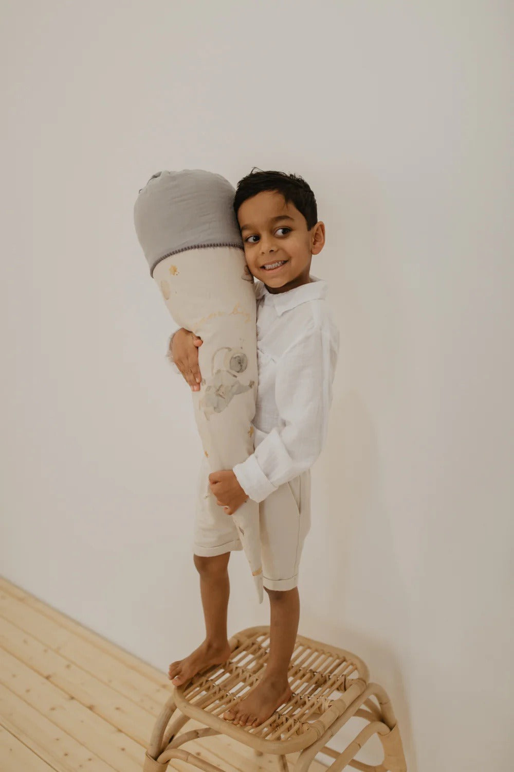 SCHULTÜTE GROSS "UNIVERSE" MIT PAPPKEGEL UND FÜLLKISSEN